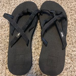 Teva Women’s Olowahu Flip-Flop, Size 7